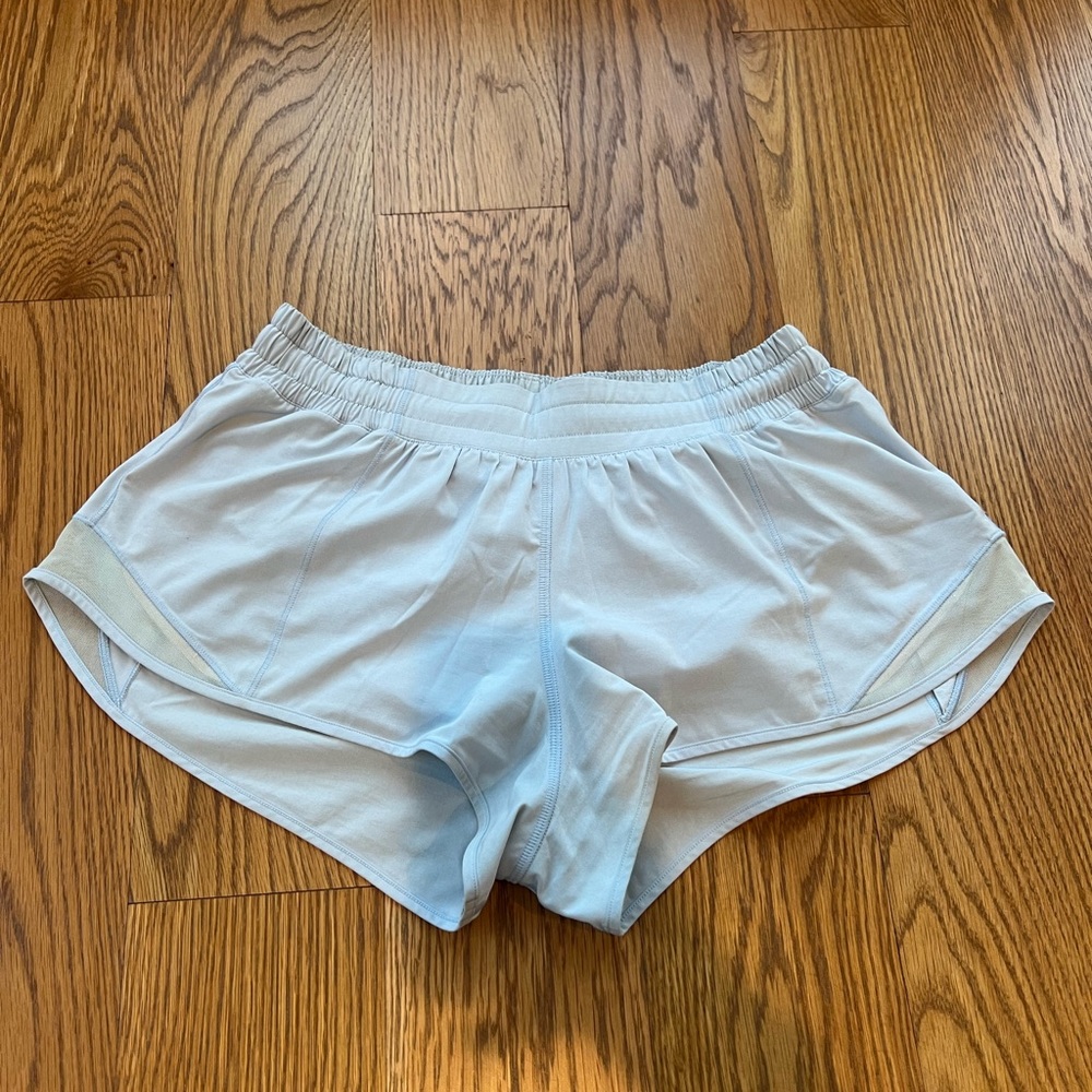 Lululemon Hotty Hot Shorts 2.5” Size 8-Periwinkle